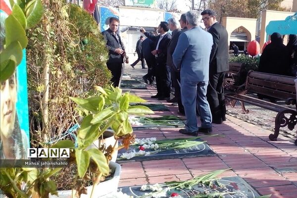 غبارروبی مزار شهدا به‌مناسبت هفته بسیج
