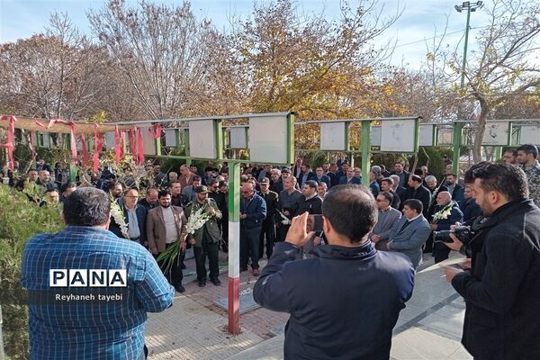 غبارروبی مزار شهدا به‌مناسبت هفته بسیج
