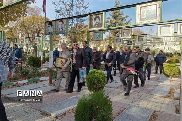 غبارروبی مزار شهدا به‌مناسبت هفته بسیج