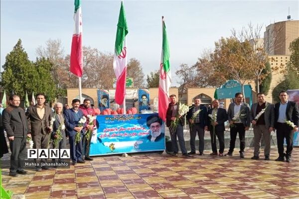 غبارروبی مزار شهدا به‌مناسبت هفته بسیج