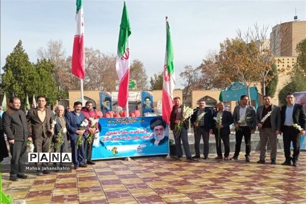 غبارروبی مزار شهدا به‌مناسبت هفته بسیج