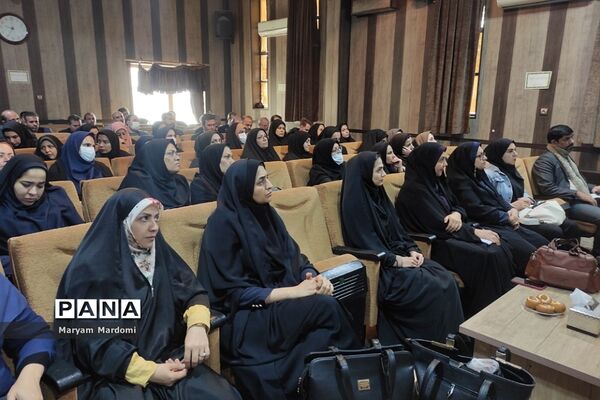 جلسه بازآموزی ویژه مدیران و مشاوران مدارس شهرستان قرچک