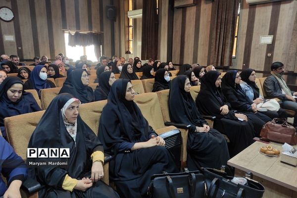 جلسه بازآموزی ویژه مدیران و مشاوران مدارس شهرستان قرچک