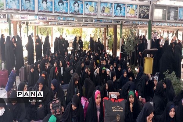مراسم بدرقه دانش‌آموزان ناحیه یک قم به اردوی راهیان نور