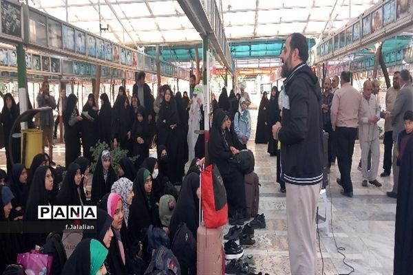 مراسم بدرقه دانش‌آموزان ناحیه یک قم به اردوی راهیان نور