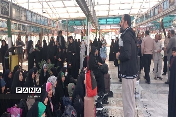 مراسم بدرقه دانش‌آموزان ناحیه یک قم به اردوی راهیان نور