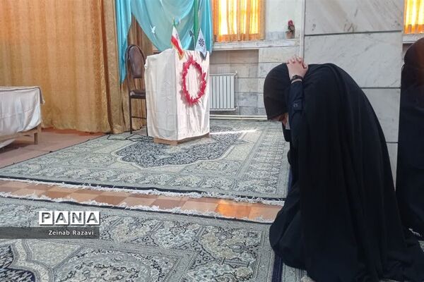 اجرای تمرینات آمادگی در برابر زلزله در دبیرستان شهیده حسنی سعدی قم