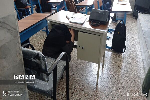 برگزاری کارگاه آموزشی مانور زلزله در دبیرستان فرهیختگان کاشمر