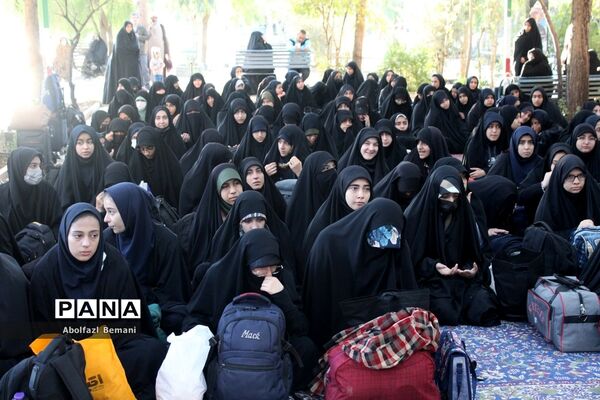 اعزام دانش‌آموزان مدارس دخترانه ناحیه چهار قم به اردوی راهیان نور