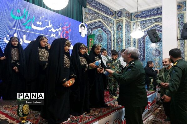 همایش یادیاران و تجلیل از  تعدادی خانواده شهدا منطقه ۱۸