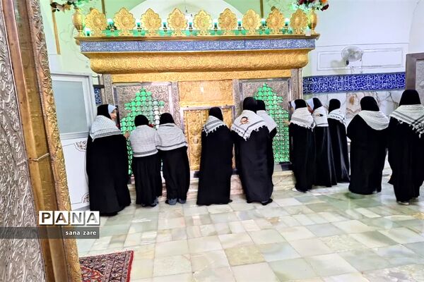 حضور دانش‌آموزان دبستان شهید محسنی فر در امامزاده خدیجه خاتون و زیارت قبور مطهر شهدا