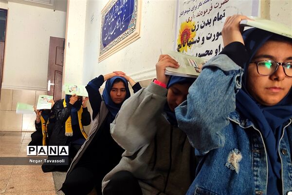 مانور زلزله آموزشی برای دانش‌آموزان