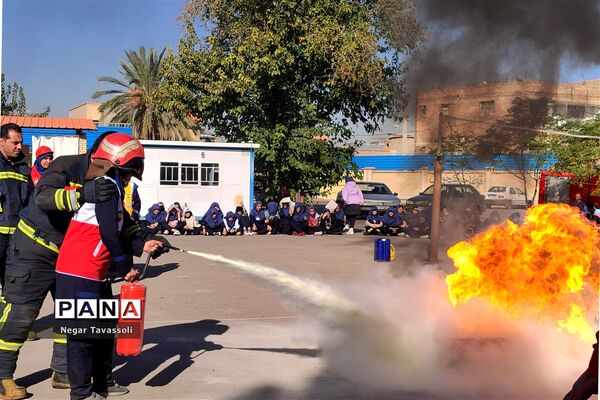 مانور زلزله آموزشی برای دانش‌آموزان