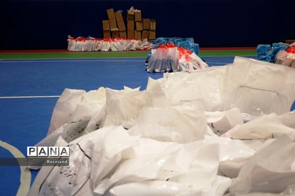 جشن لبخند دانش‌آموزان با جهاد توزیع نوشت افزار در آذربایجان غربی