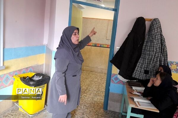 آموزش اقدامات ضروری هنگام وقوع زلزله در دبیرستان آزاده رودهن