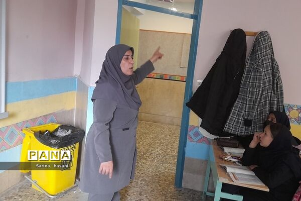 آموزش اقدامات ضروری هنگام وقوع زلزله در دبیرستان آزاده رودهن