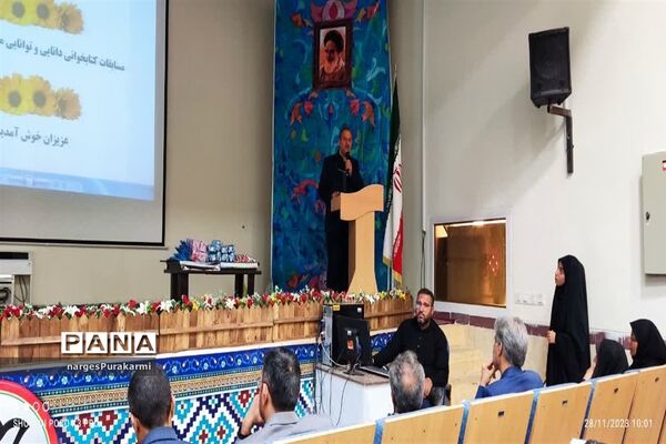 تقدیر از برگزیدگان مسابقات کتاب خوانی آموزش وپرورش ابرکوه