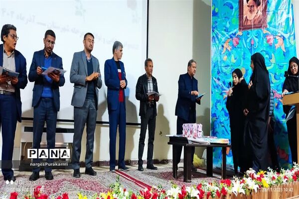 تقدیر از برگزیدگان مسابقات کتاب خوانی آموزش وپرورش ابرکوه