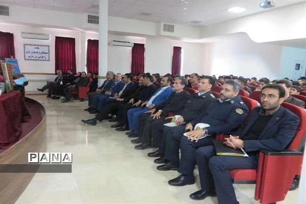 آیین بزرگداشت هفته بیمه در سالن هنرستان امام خمینی(ره) شهرستان بجنورد
