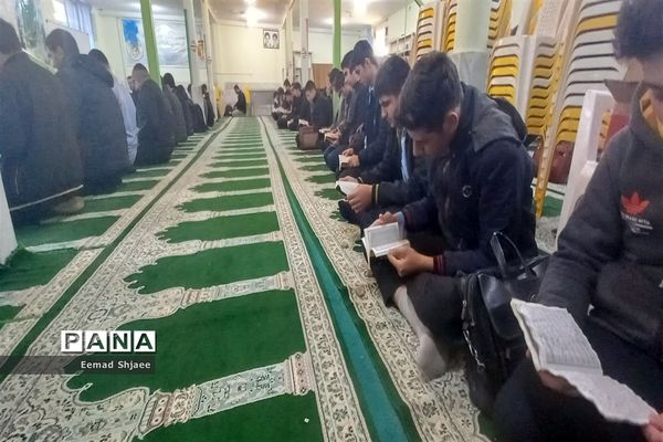 زیارت عاشورا در دبیرستان نمونه آیت الله خامنه‌ای کاشمر