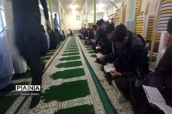 زیارت عاشورا در دبیرستان نمونه آیت الله خامنه‌ای کاشمر