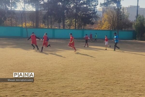 برگزاری مسابقات فوتبال مدارس مقطع ابتدایی در شهرستان قرچک