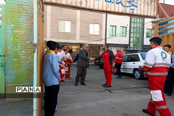بیست و پنجمین مانور سراسری زلزله در دبیرستان پسرانه هیأت امنایی فرنو شهرقدس