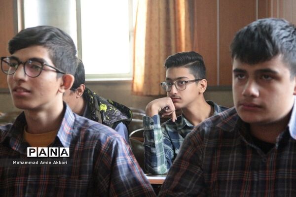برگزاری جلسه توجیهی ویژه دانش‌آموز خبرنگاران پانا پسر ناحیه یک شهرری