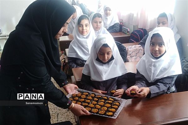 پخش نذری به مناسبت شهادت زهرا(س)