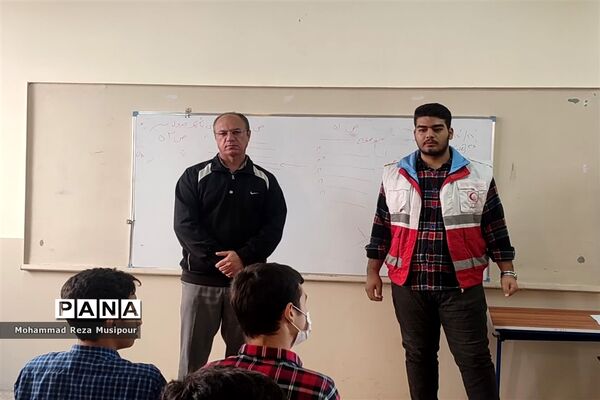 مانور سراسری زلزله در دبیرستان مسلم شهرستان ملارد