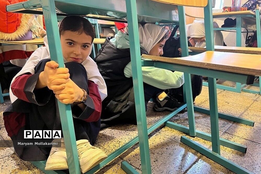 مانور زلزله در مدرسه شهید علیجانی دماوند