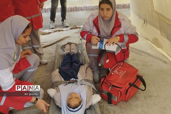 برگزاری مانور سراسری زلزله در دبستان هجده دی ناحیه 2 ری