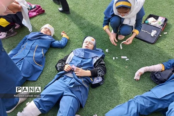 بیست و پنجمین مانور سراسری  زلزله در آموزش و پرورش رودهن