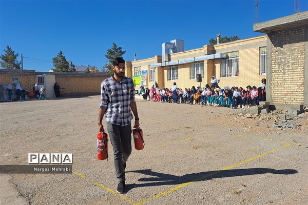 بیست و پنجمین مانور سراسری زلزله در مدارس شهر سورمق