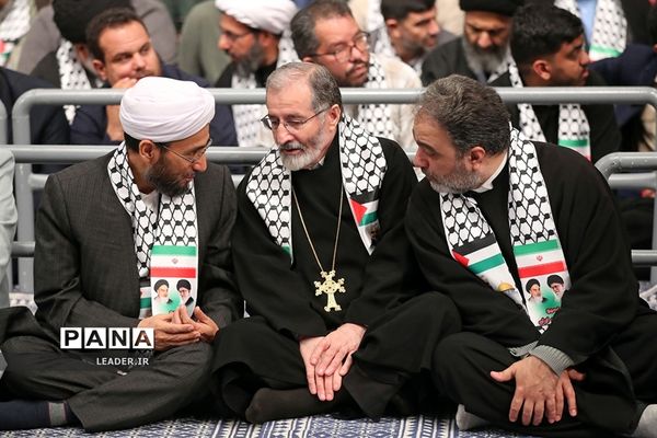 دیدار هزاران نفر از بسیجیان با رهبر معظم انقلاب