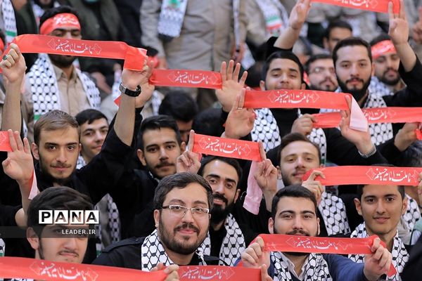 دیدار هزاران نفر از بسیجیان با رهبر معظم انقلاب