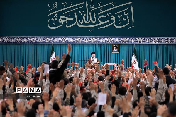 دیدار هزاران نفر از بسیجیان با رهبر معظم انقلاب