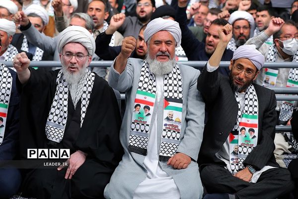 دیدار هزاران نفر از بسیجیان با رهبر معظم انقلاب