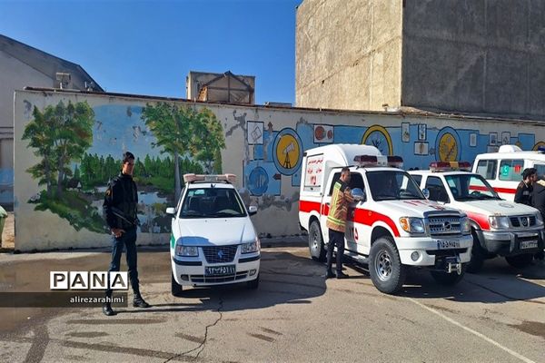 آیین نمادین مانور زلزله در دبیرستان شهید مطهری شهرستان فیروزکوه