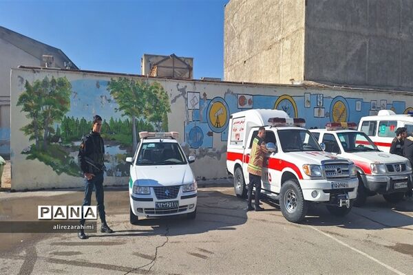 آیین نمادین مانور زلزله در دبیرستان شهید مطهری شهرستان فیروزکوه