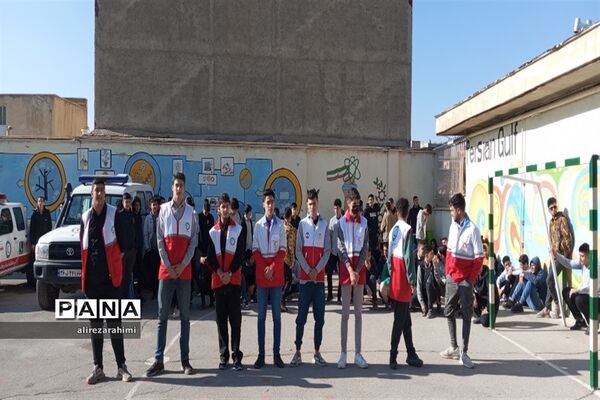 آیین نمادین مانور زلزله در دبیرستان شهید مطهری شهرستان فیروزکوه