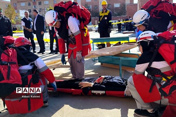 بیست‌وپنجمین مانور زلزله در مدرسه سحر پاکدشت