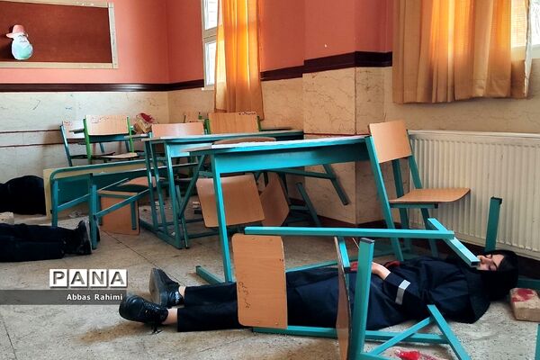 بیست‌وپنجمین مانور زلزله در مدرسه سحر پاکدشت