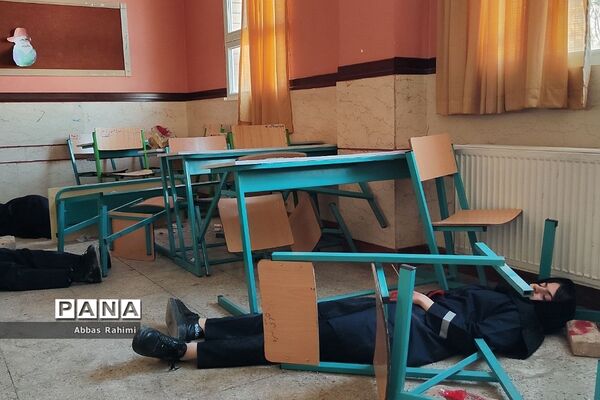 بیست‌وپنجمین مانور زلزله در مدرسه سحر پاکدشت