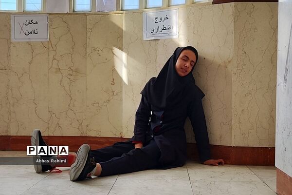 بیست‌وپنجمین مانور زلزله در مدرسه سحر پاکدشت