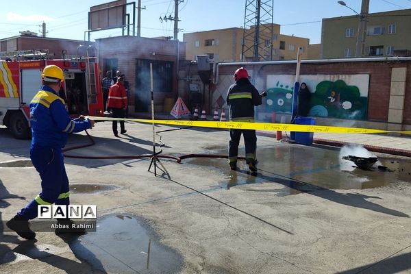 بیست‌وپنجمین مانور زلزله در مدرسه سحر پاکدشت