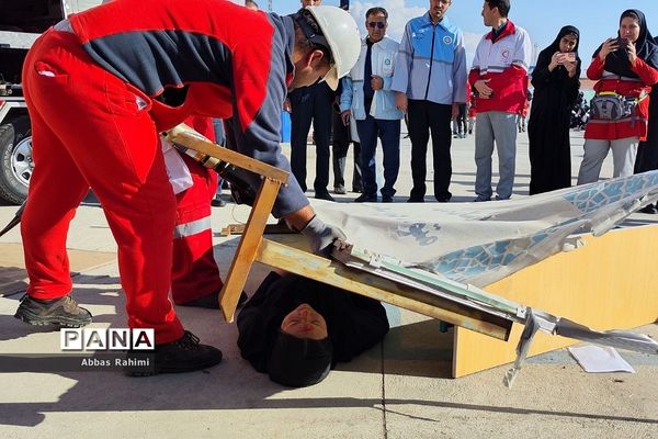 بیست‌وپنجمین مانور زلزله در مدرسه سحر پاکدشت