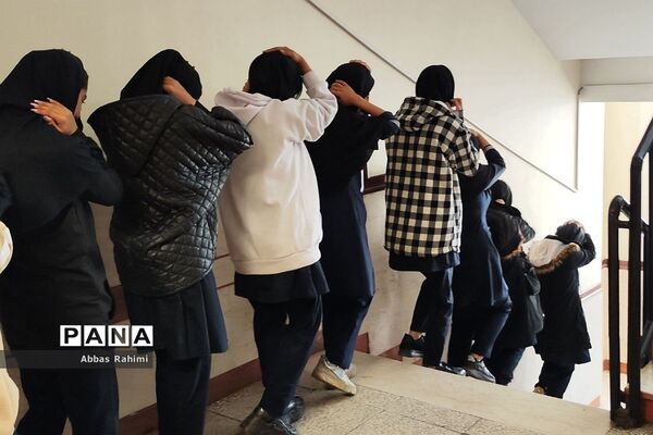 بیست‌وپنجمین مانور زلزله در مدرسه سحر پاکدشت