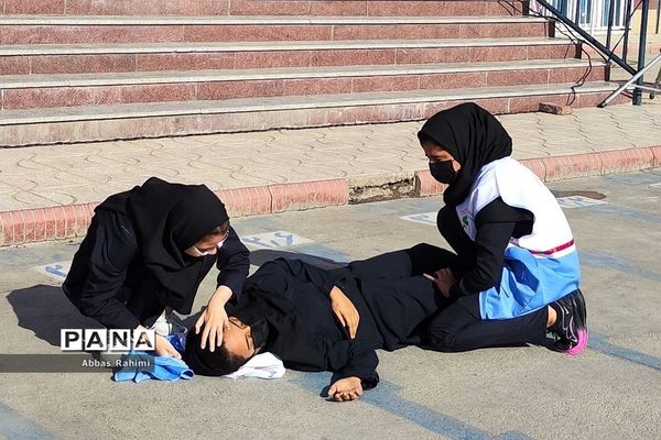 بیست‌وپنجمین مانور زلزله در مدرسه سحر پاکدشت