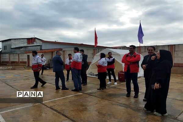 بیست و پنجمین مانور زلزله و ایمنی در دبستان دخترانه حضرت رقیه آزادمون‌ محمودآباد
